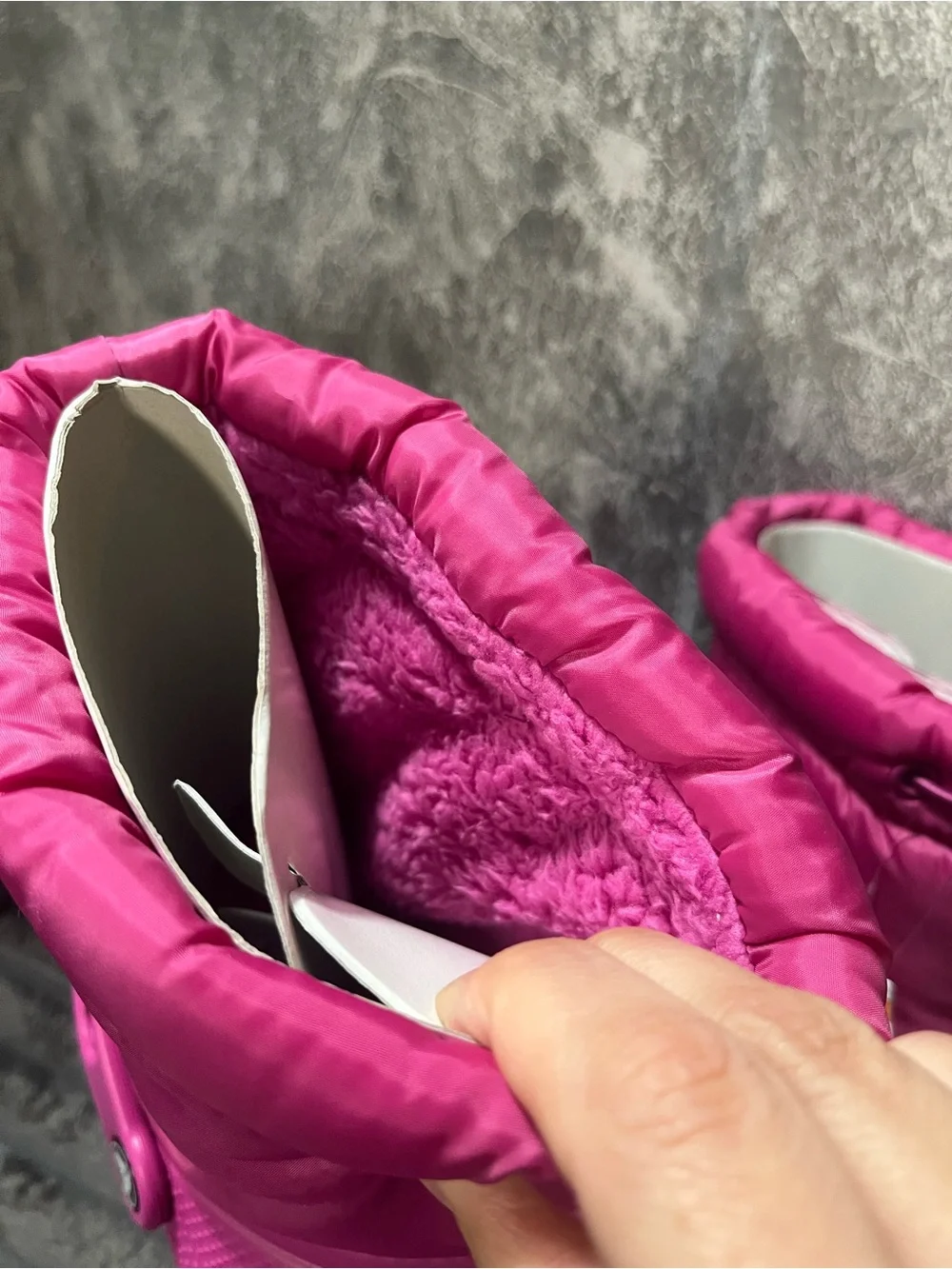 CROCS Kids' Magenta Puff Winter Clog Boot 6